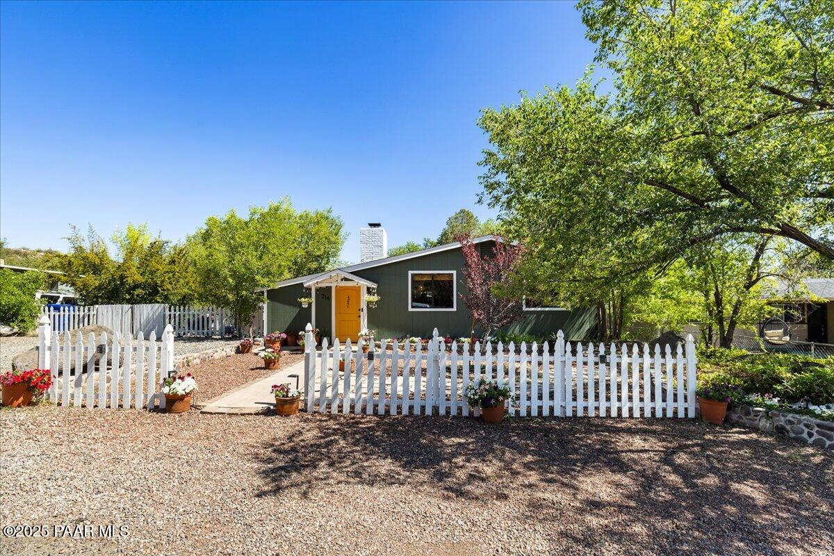 714 Mingus Avenue
