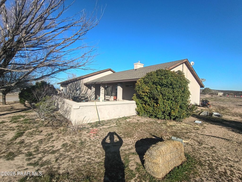 Photo of 1680 E Verde Ranch Road, Paulden, AZ 86334 (MLS # 1079472)
