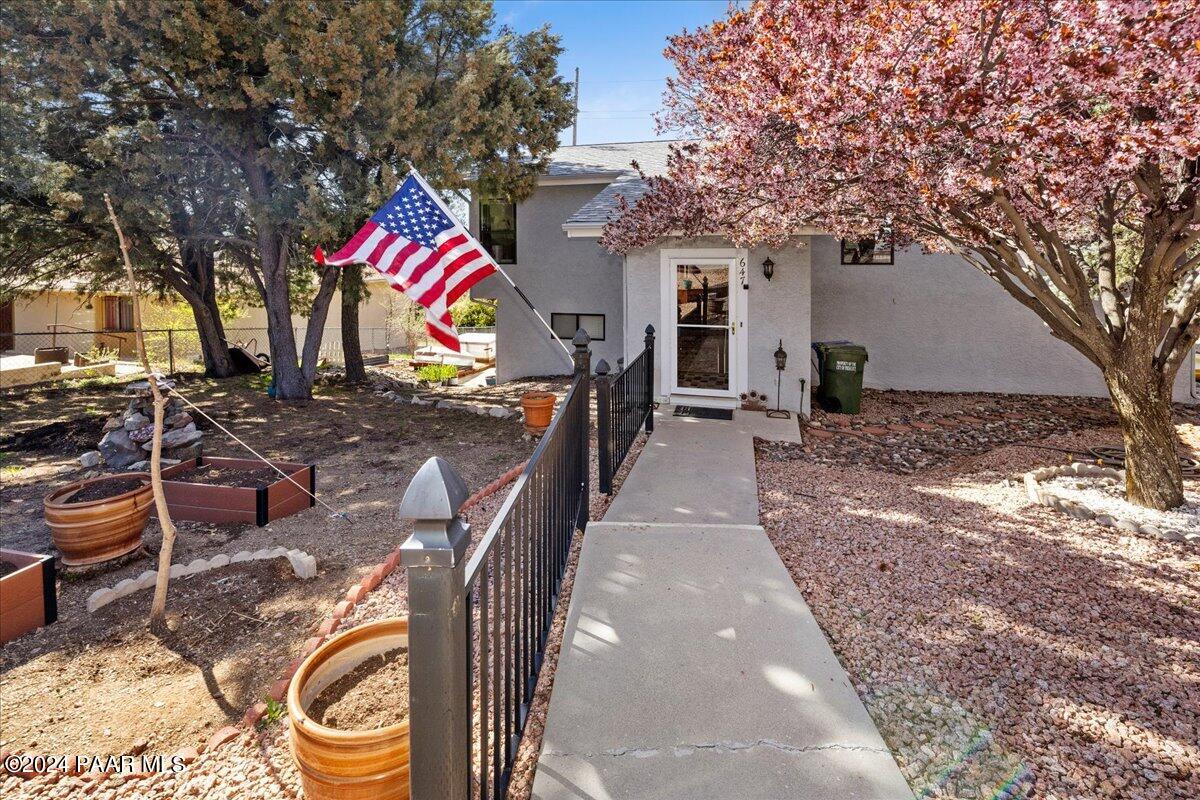 647 Flora Street