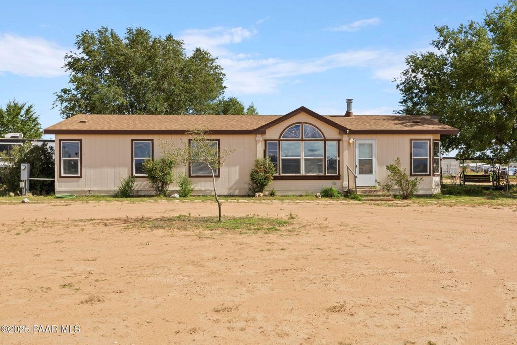 Photo of 24975 N Naples Street, Paulden, AZ 86334 (MLS # 1077221)