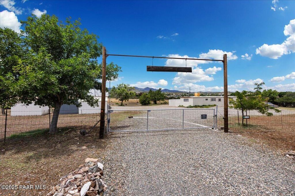 Photo of 2900 S Holiday Drive, Dewey-Humboldt, AZ 86327 (MLS # 1079429)