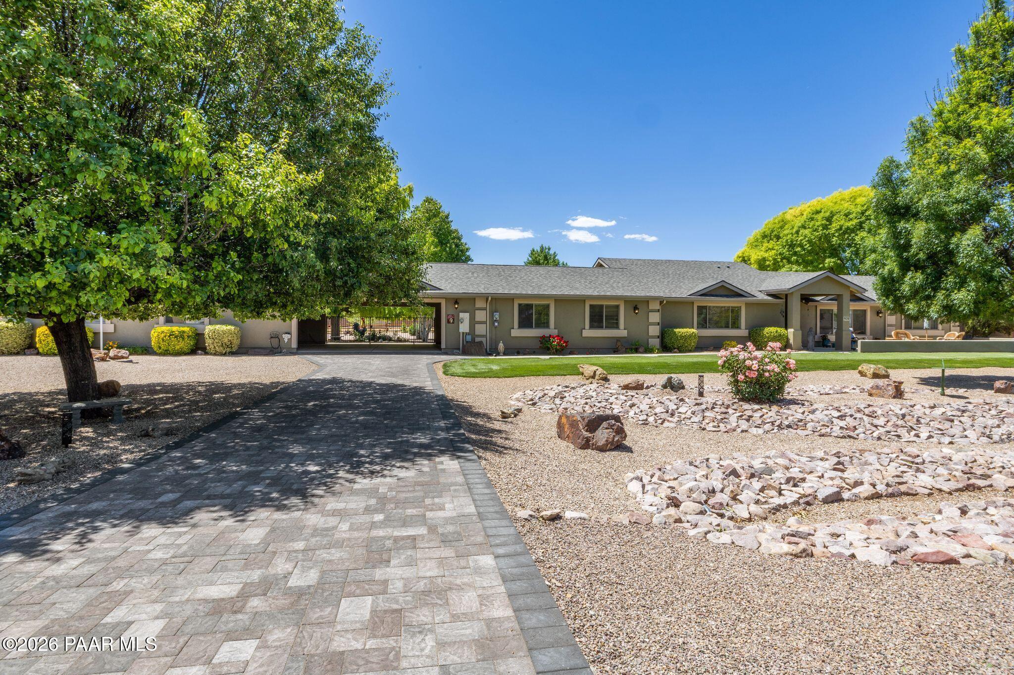 978 Tiffany Way