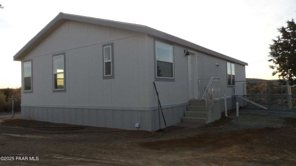 Photo of 20920 E Bright Sun Way, Mayer, AZ 86333 (MLS # 1078385)