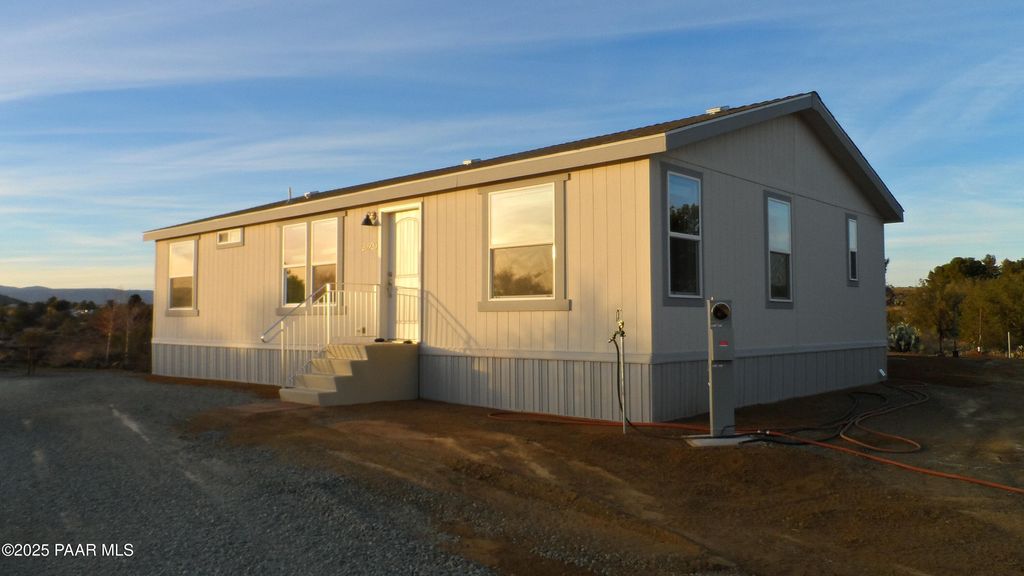 Photo of 20920 E Bright Sun Way, Mayer, AZ 86333 (MLS # 1078385)