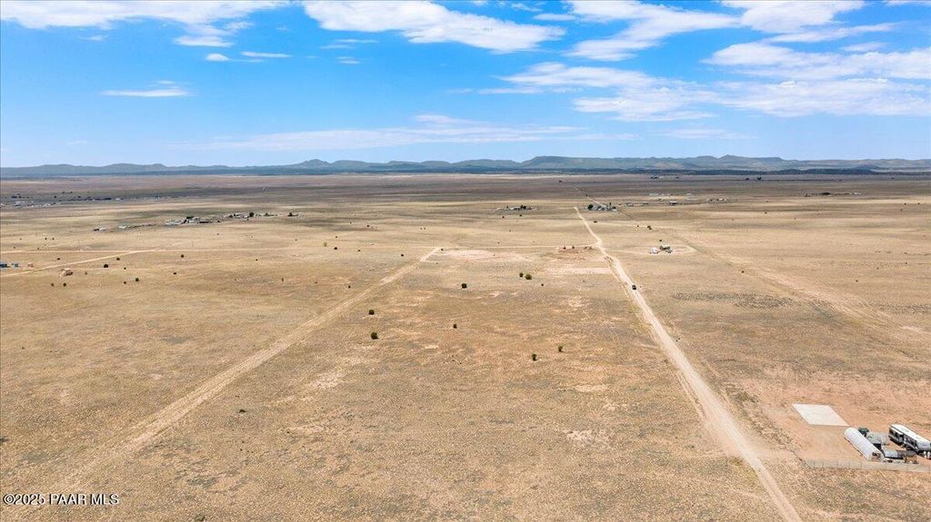 Photo of 3257 W Limestone Drive, Paulden, AZ 86334 (MLS # 1082332)