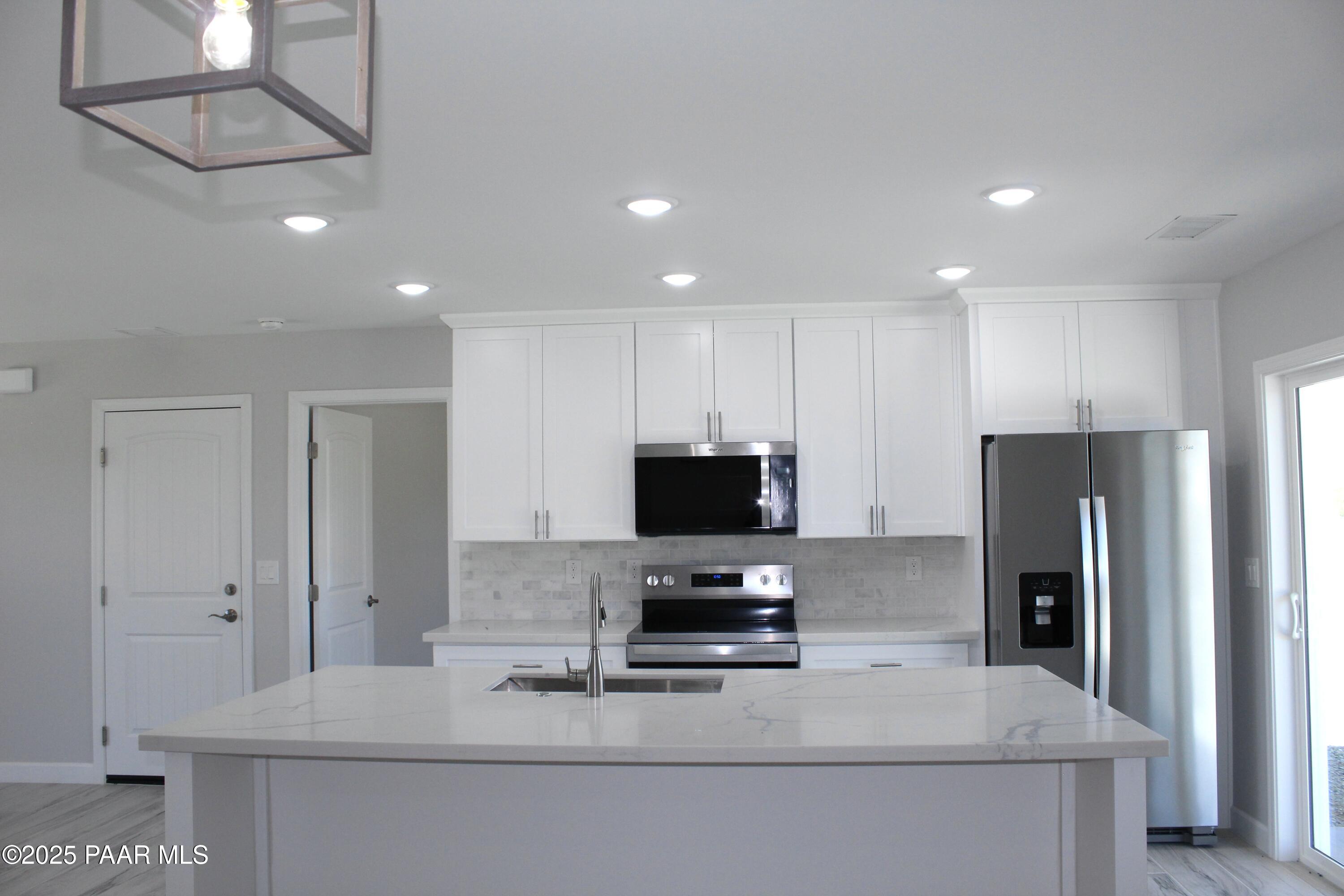 20134 E Lakeside Road