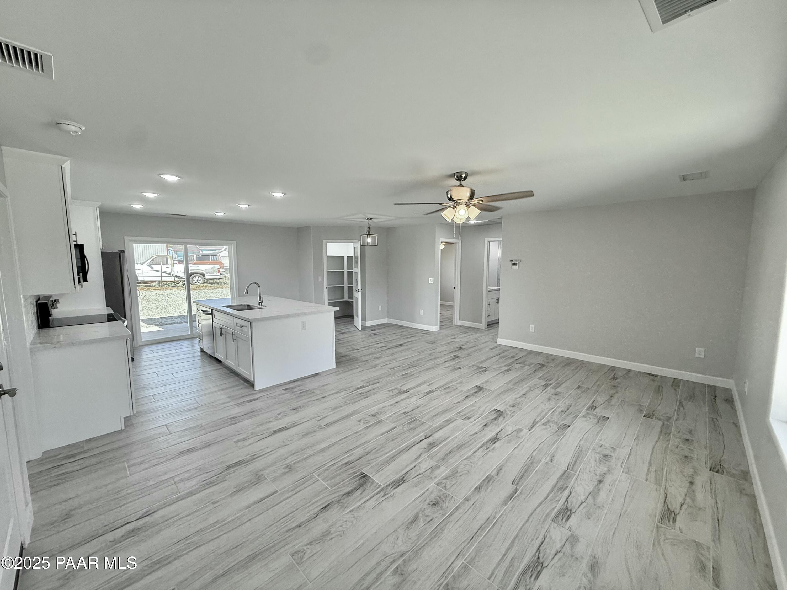 20134 E Lakeside Road