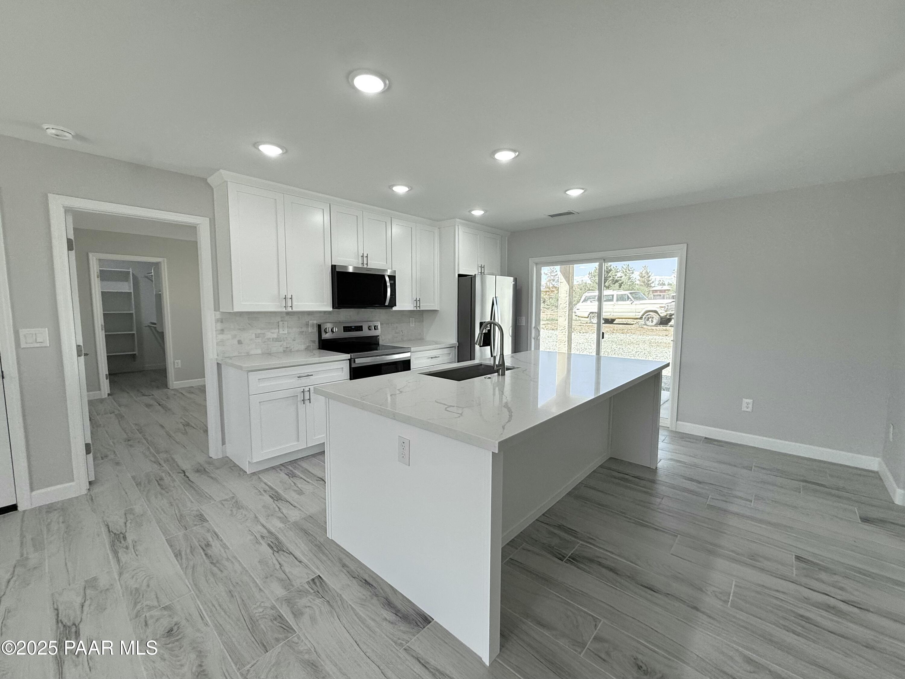 20134 E Lakeside Road