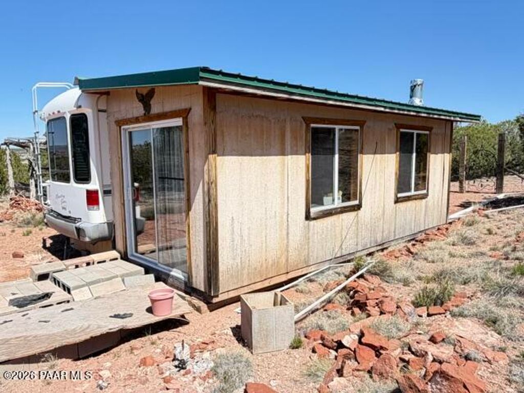 Photo of 64550 N Flaming Star Drive, Seligman, AZ 86434 (MLS # 1081980)
