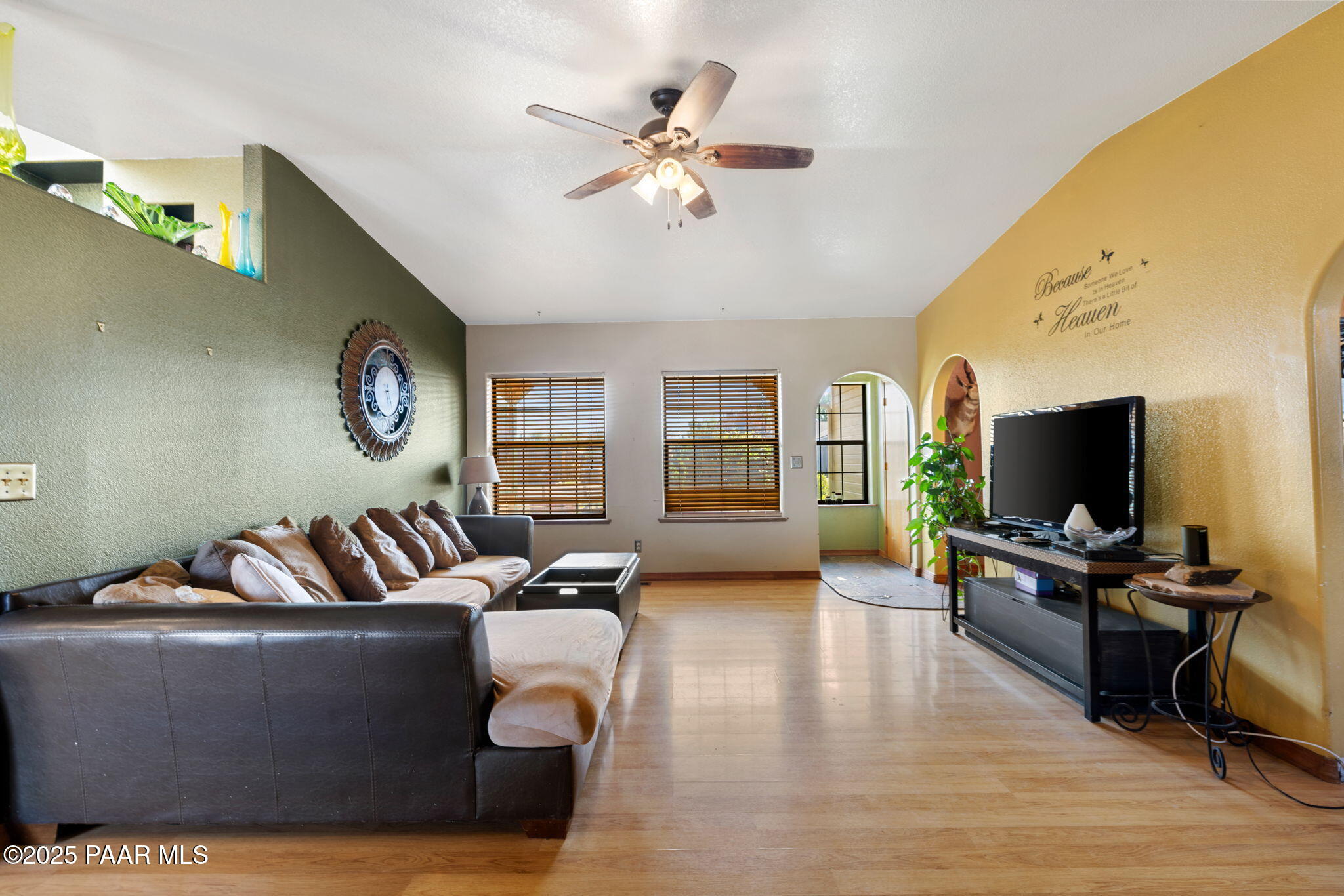 5041 N Roadrunner Drive