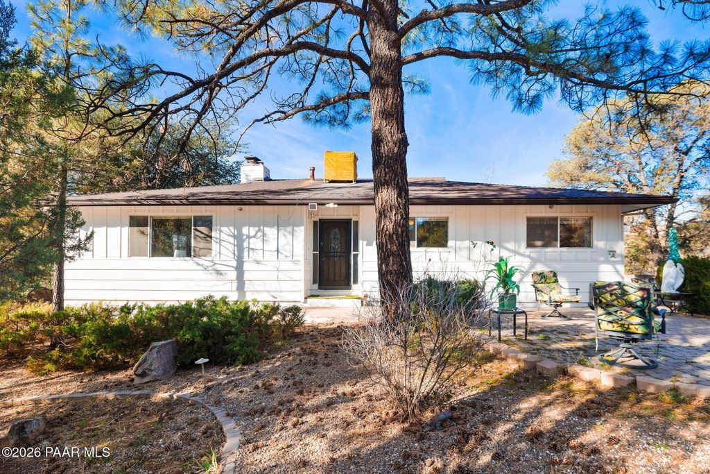 Photo of 1210 W Sylvan Drive, Prescott, AZ 86305 (MLS # 1078626)
