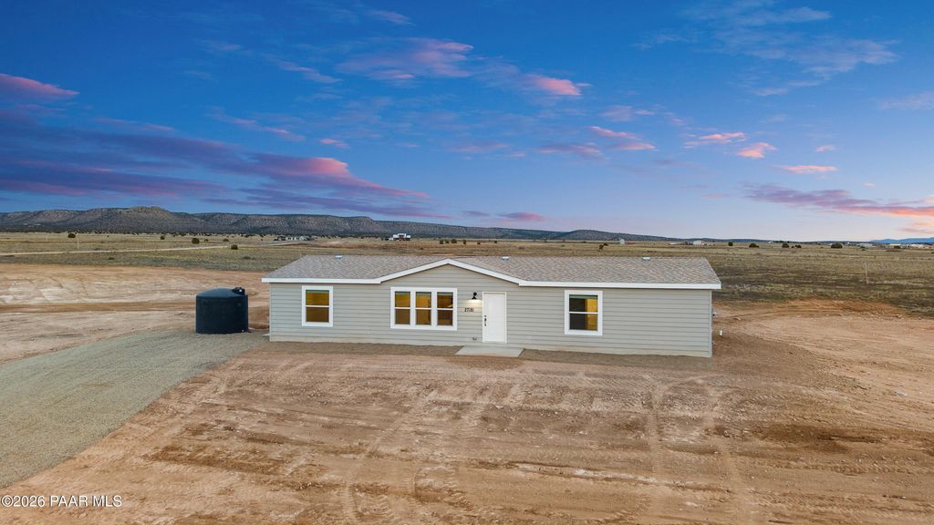 Photo of 27181 W Kingdom Court, Paulden, AZ 86334 (MLS # 1078979)