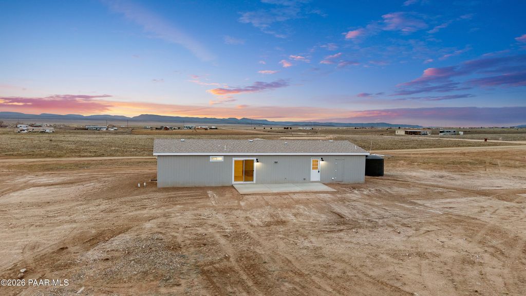 Photo of 27181 W Kingdom Court, Paulden, AZ 86334 (MLS # 1078979)