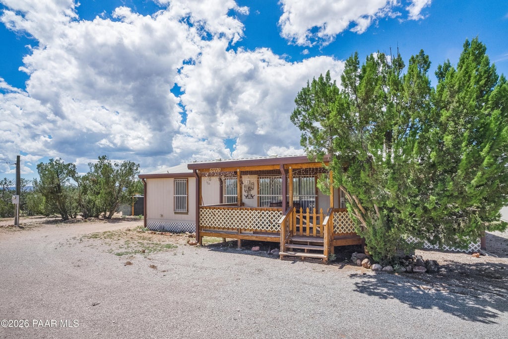 Photo of 53770 N Mesa Drive, Seligman, AZ 86337 (MLS # 1084522)