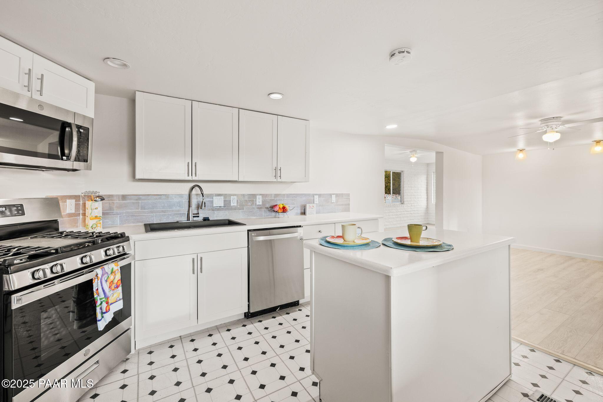 10219 E Manzanita Trail