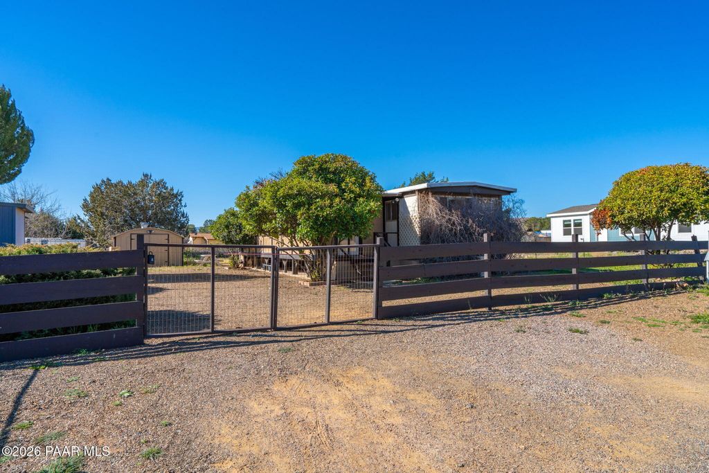 Photo of 20805 E Sierra Drive, Mayer, AZ 86333 (MLS # 1079400)