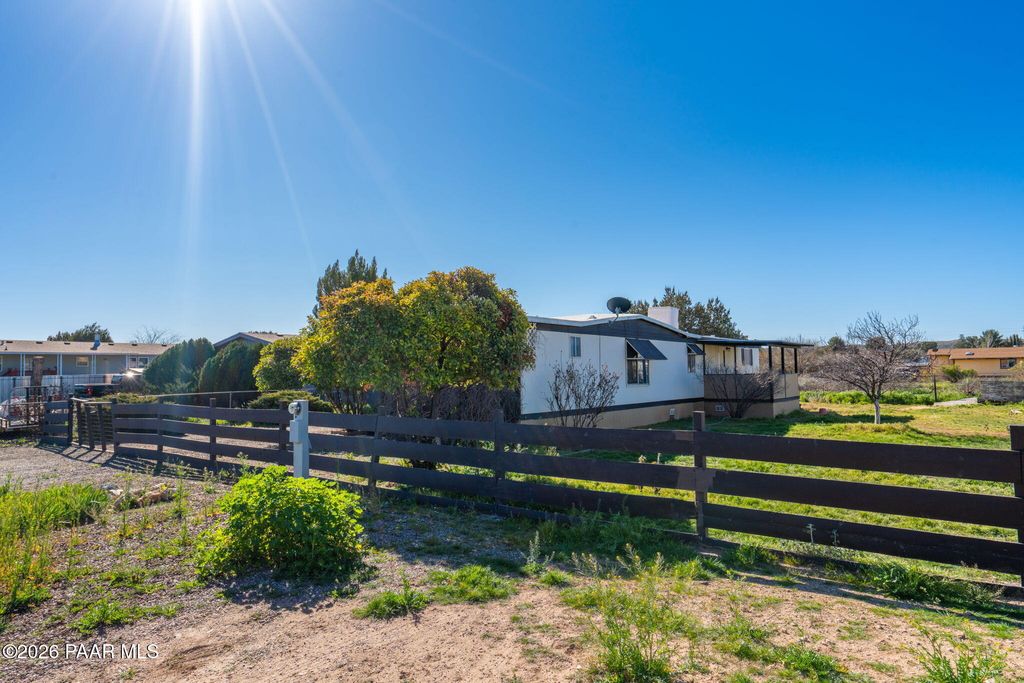 Photo of 20805 E Sierra Drive, Mayer, AZ 86333 (MLS # 1079400)