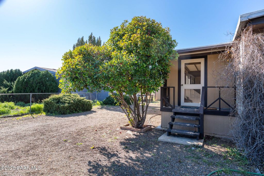 Photo of 20805 E Sierra Drive, Mayer, AZ 86333 (MLS # 1079400)