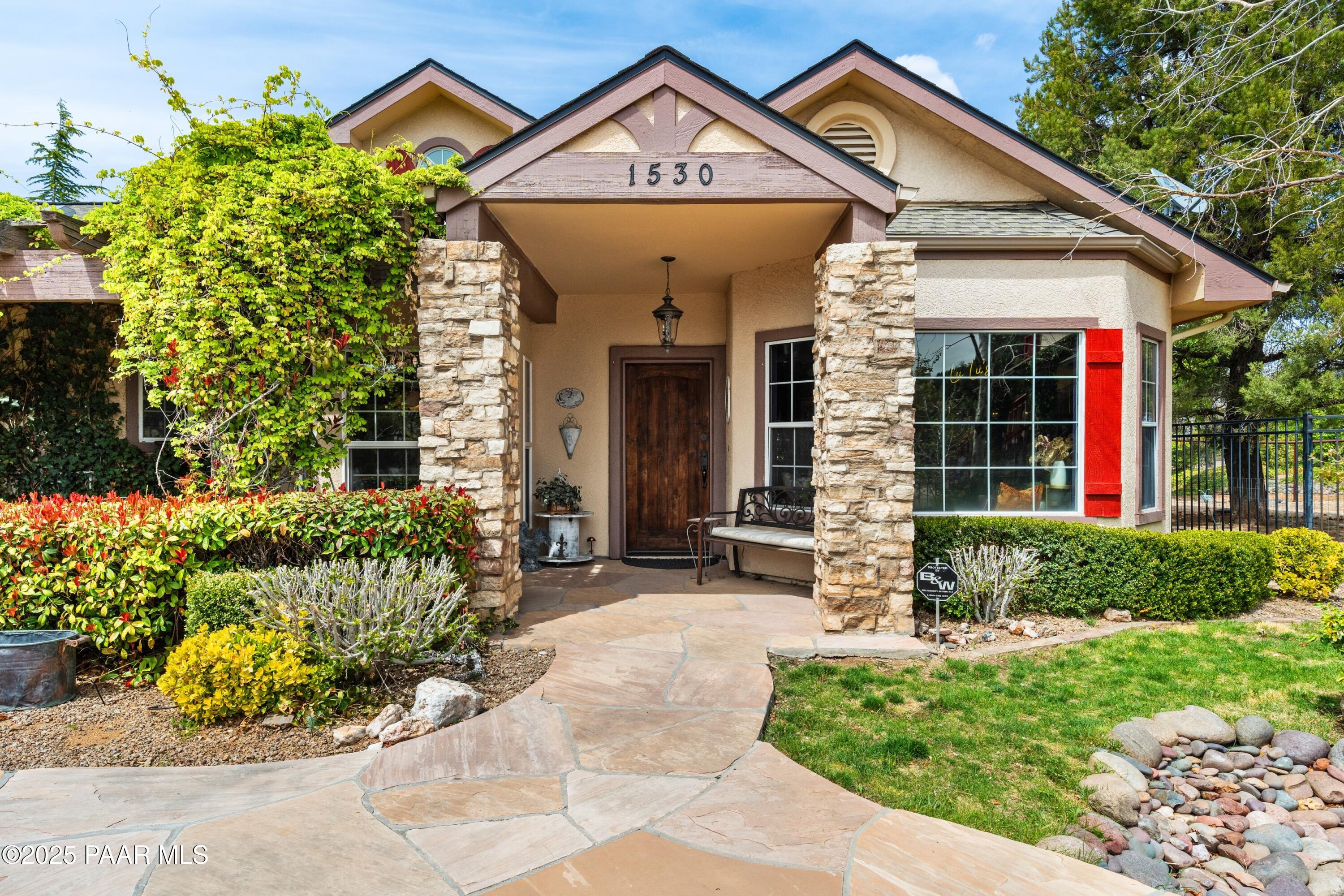 1530 W Ridge Drive