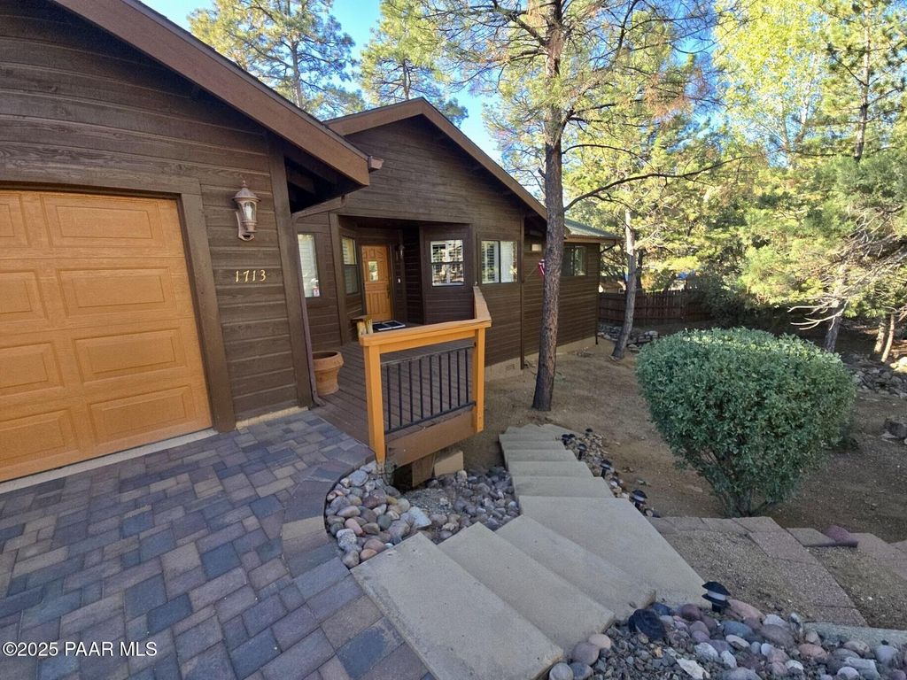 Photo of 1713 Broken Arrow Drive, Prescott, AZ 86303 (MLS # 1077485)