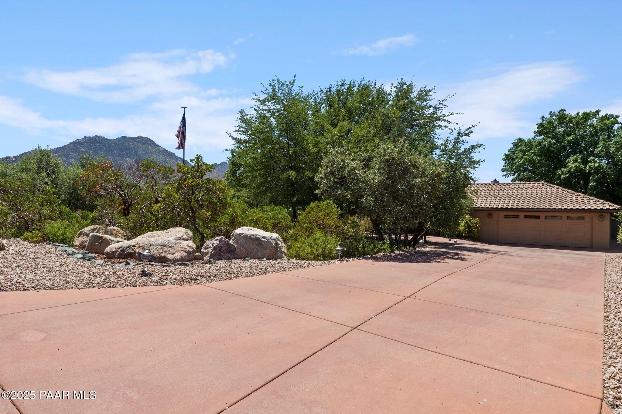 2316 W Mountain Oak Road