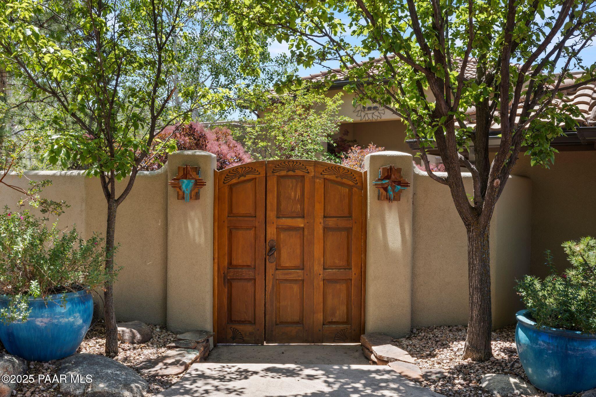 2316 W Mountain Oak Road
