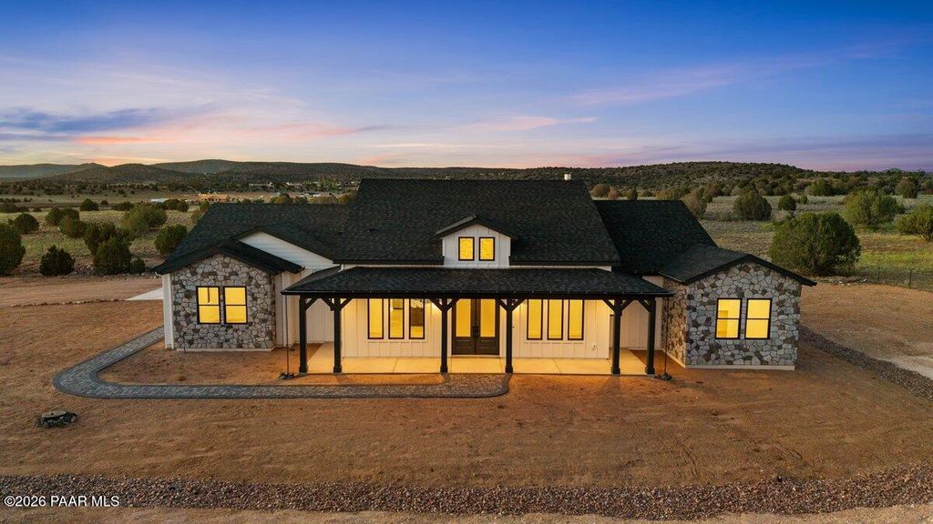 Photo of 1170 E Cougar Ridge Road, Paulden, AZ 86334 (MLS # 1081405)