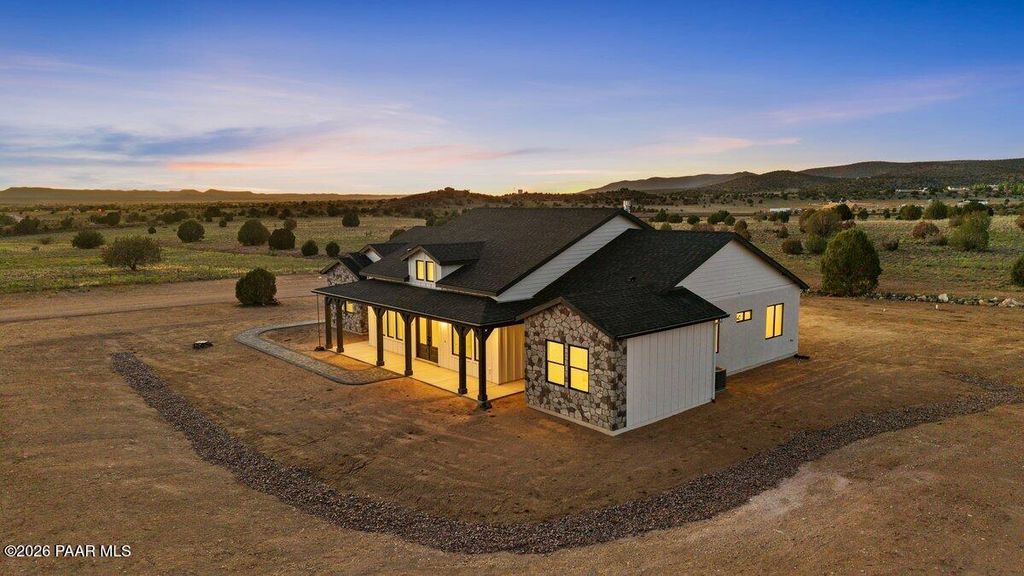 Photo of 1170 E Cougar Ridge Road, Paulden, AZ 86334 (MLS # 1081405)