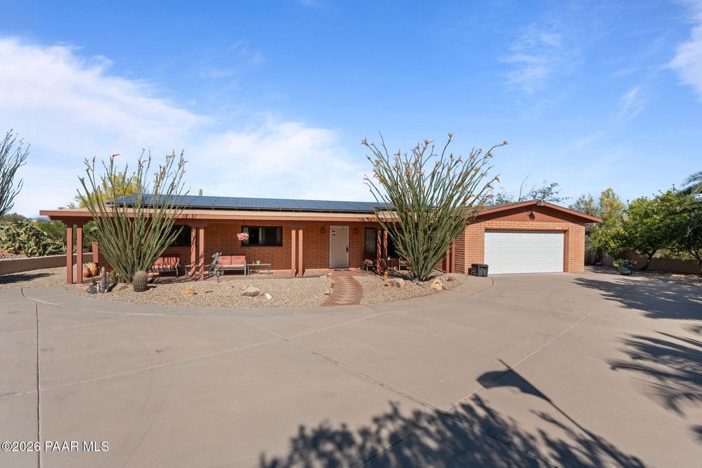 Photo of 1865 Hillside Drive, Wickenburg, AZ 85390 (MLS # 1081155)