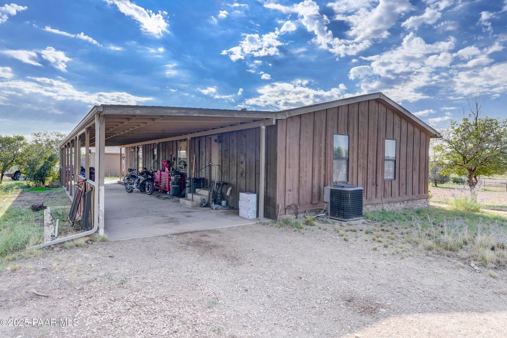 Photo of 25055 N Naples Street, Paulden, AZ 86334 (MLS # 1076779)