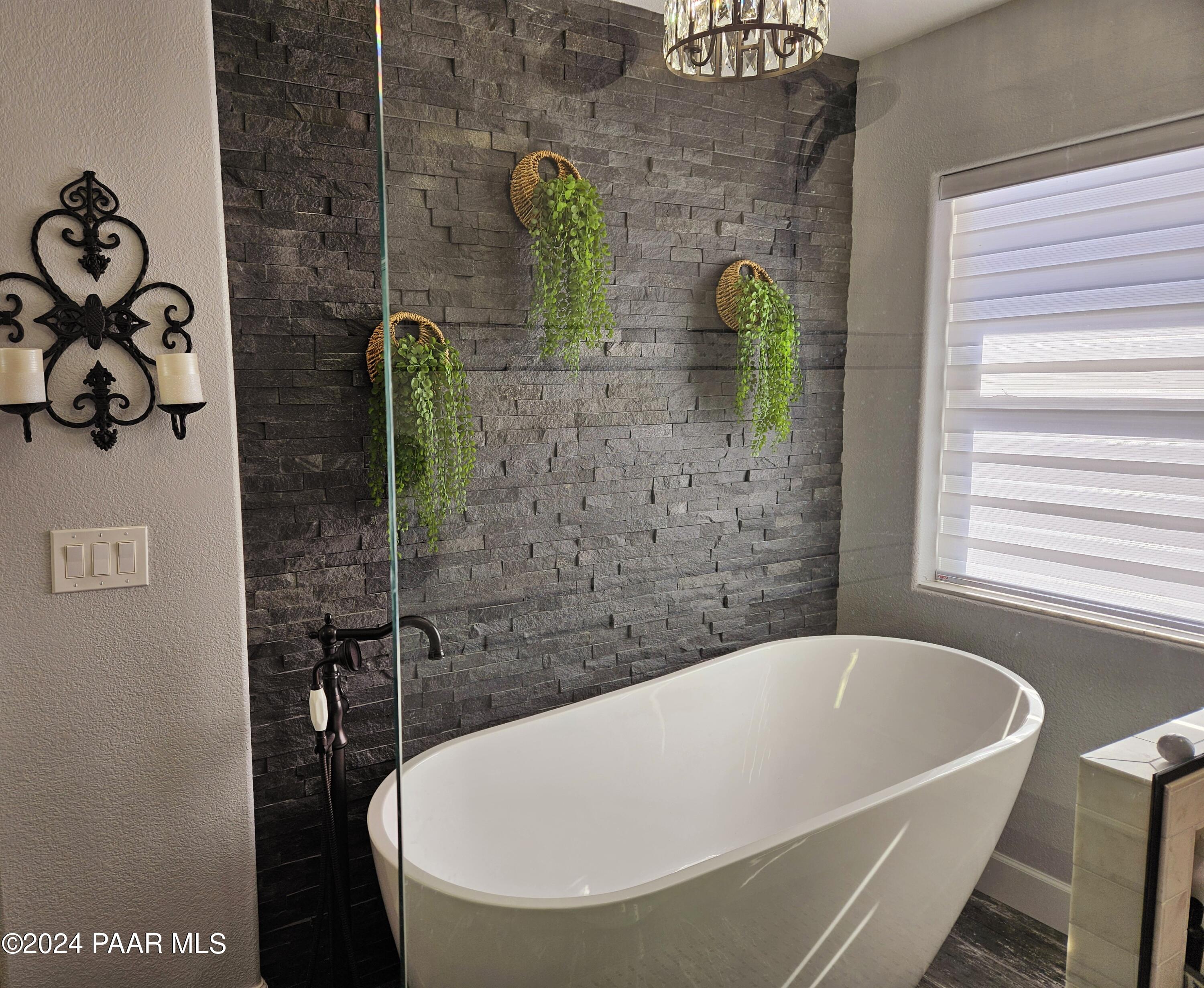 Prescott, Arizona 86305, United States, 5 Bedrooms Bedrooms, ,3 BathroomsBathrooms,Residential,Pending,56415