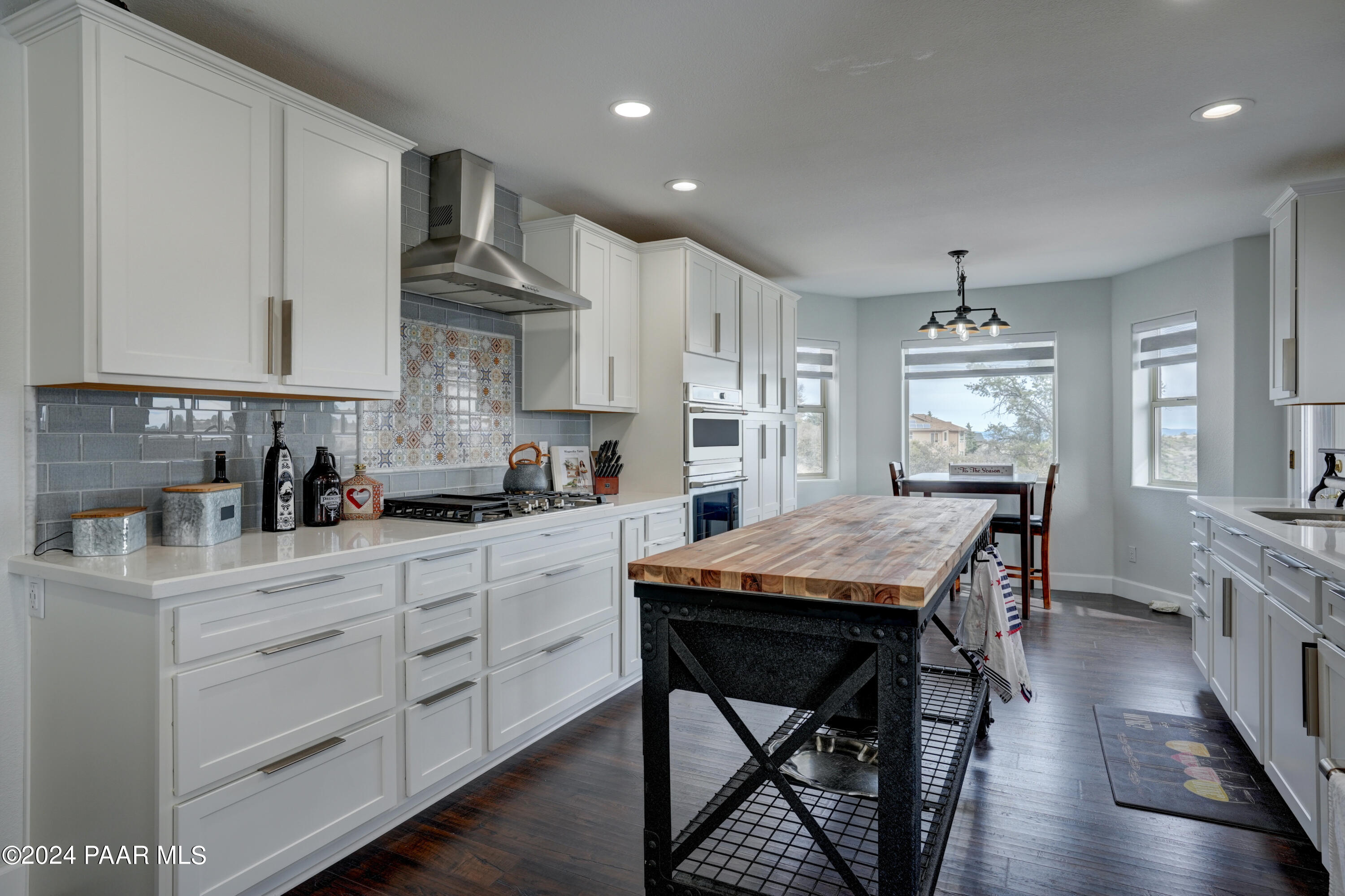 Prescott, Arizona 86305, United States, 5 Bedrooms Bedrooms, ,3 BathroomsBathrooms,Residential,Pending,56415