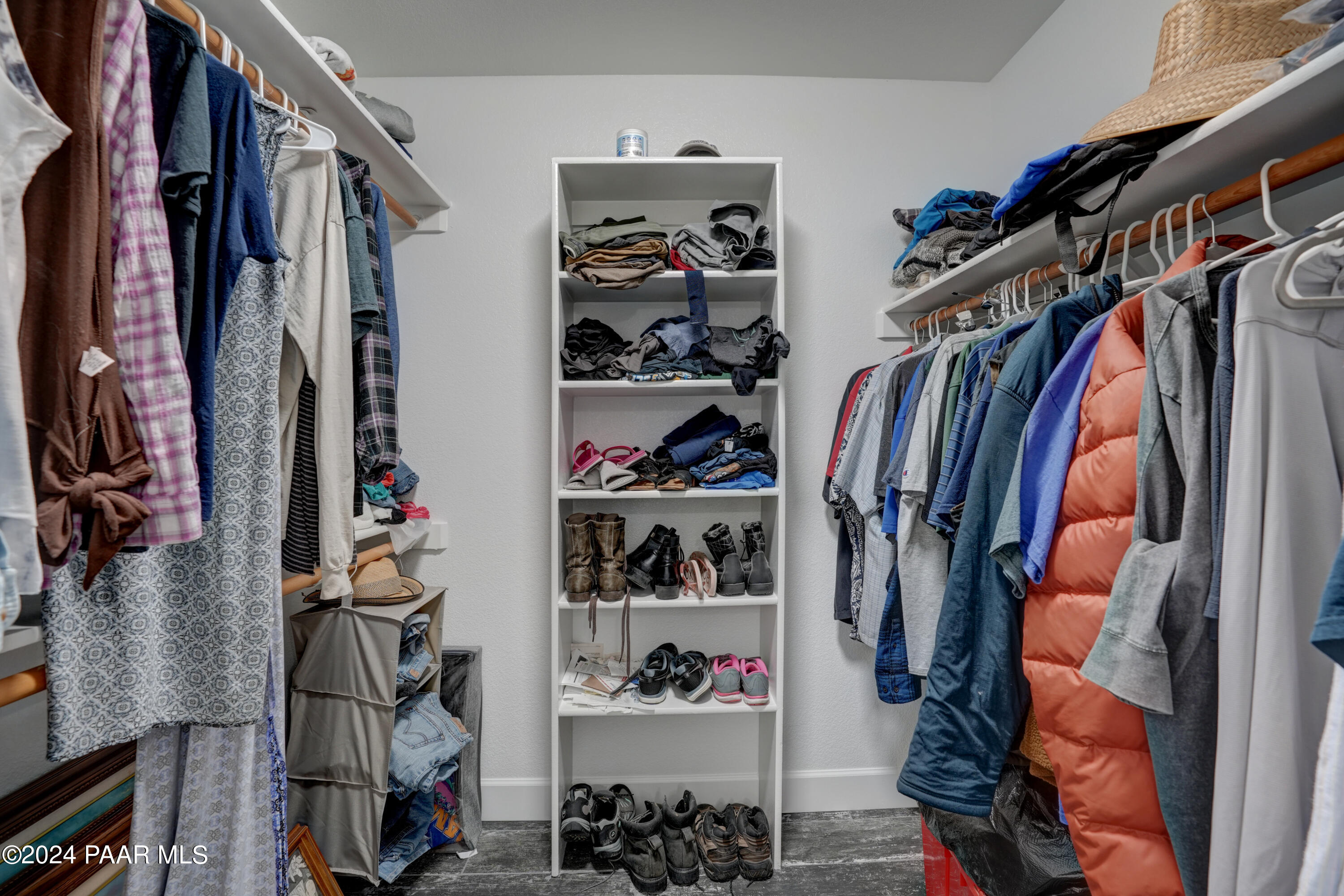 Prescott, Arizona 86305, United States, 5 Bedrooms Bedrooms, ,3 BathroomsBathrooms,Residential,Pending,56415