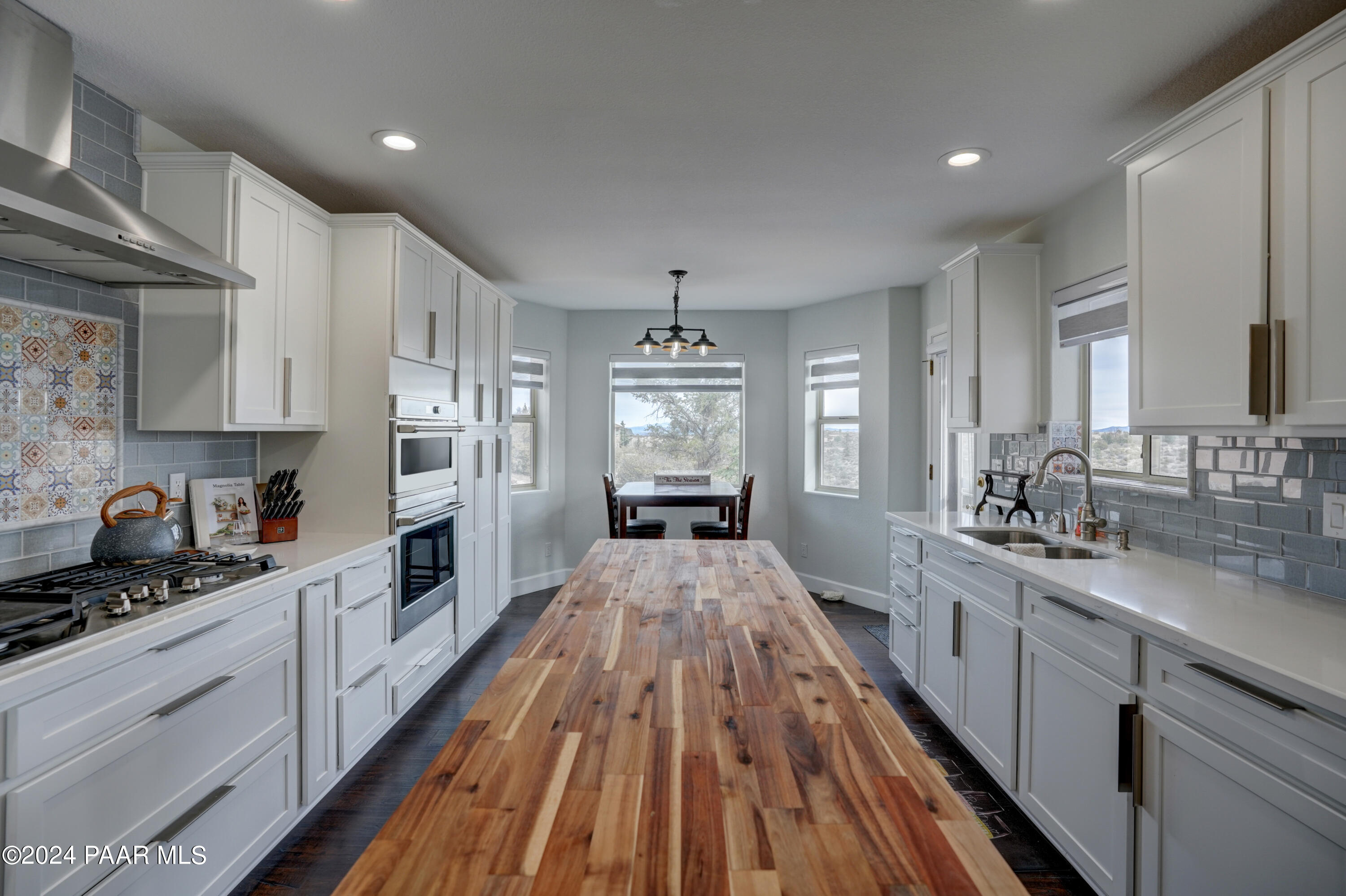 Prescott, Arizona 86305, United States, 5 Bedrooms Bedrooms, ,3 BathroomsBathrooms,Residential,Pending,56415