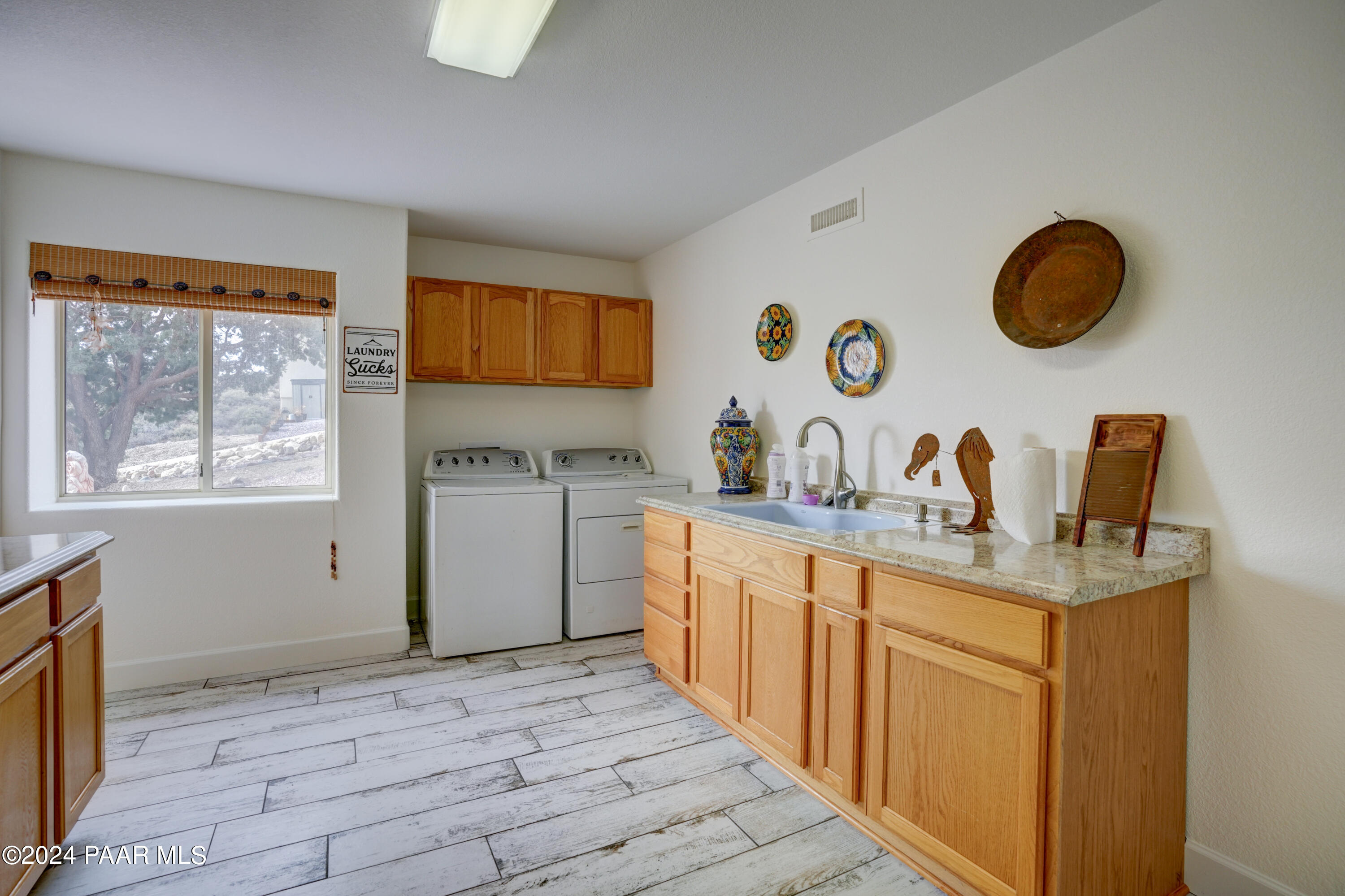 Prescott, Arizona 86305, United States, 5 Bedrooms Bedrooms, ,3 BathroomsBathrooms,Residential,Pending,56415