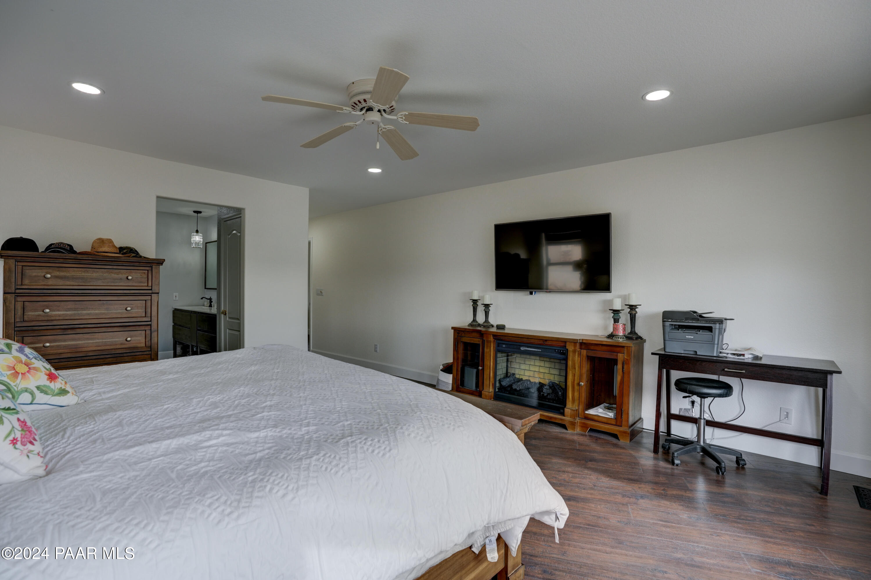 Prescott, Arizona 86305, United States, 5 Bedrooms Bedrooms, ,3 BathroomsBathrooms,Residential,Pending,56415