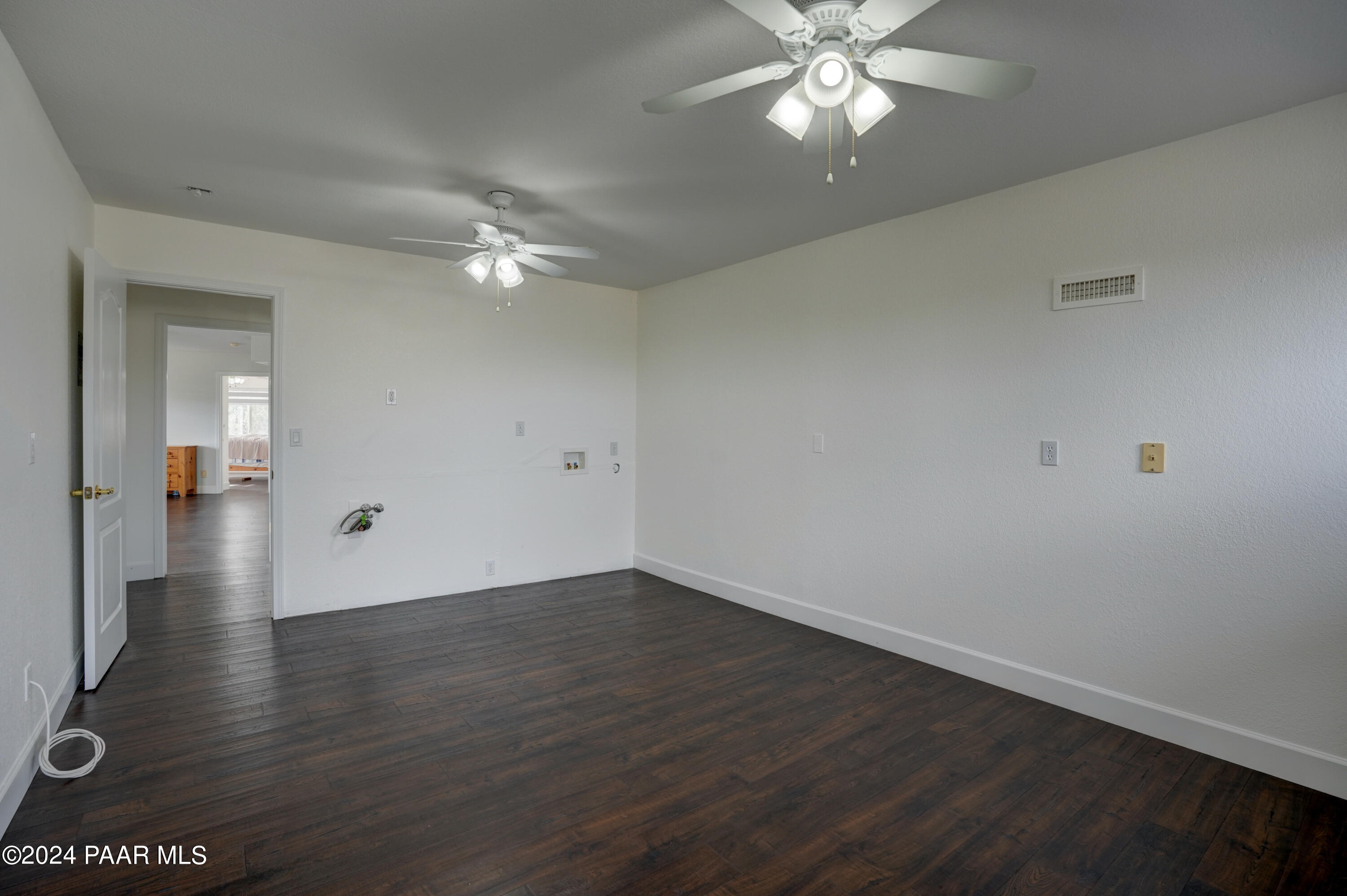 Prescott, Arizona 86305, United States, 5 Bedrooms Bedrooms, ,3 BathroomsBathrooms,Residential,Pending,56415