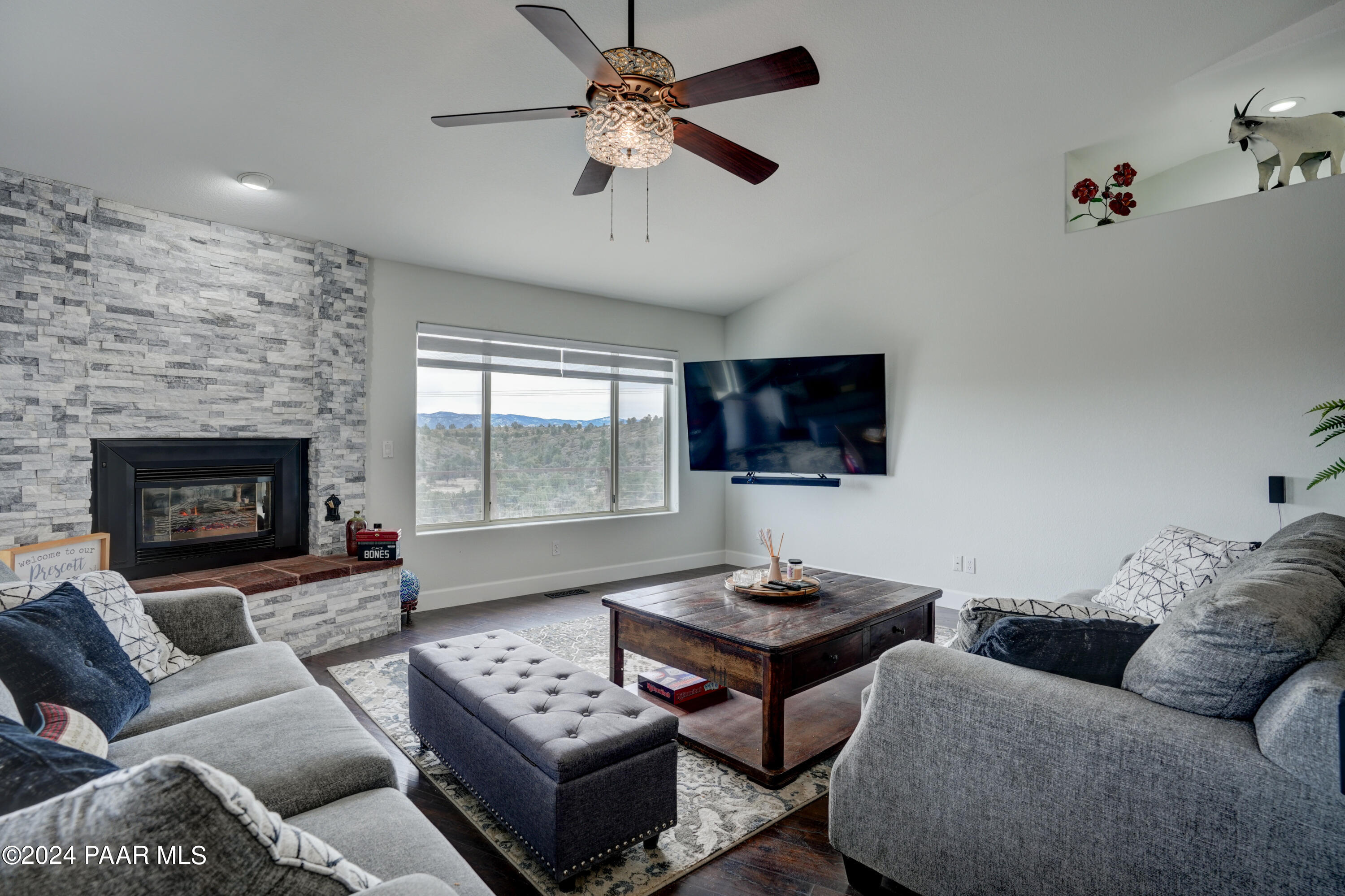 Prescott, Arizona 86305, United States, 5 Bedrooms Bedrooms, ,3 BathroomsBathrooms,Residential,Pending,56415