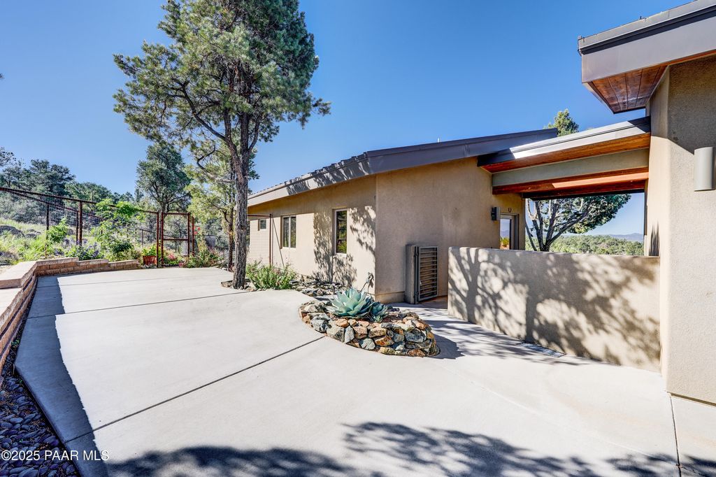 Photo of 6575 W Leaning Bear Trail, Prescott, AZ 86305 (MLS # 1077526)