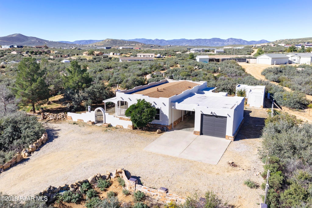Photo of 680 N Yarber Wash Road, Dewey-Humboldt, AZ 86327 (MLS # 1085715)