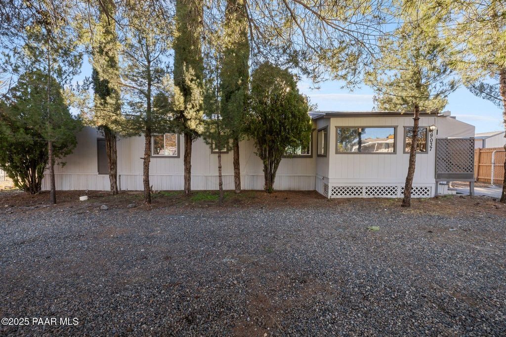 Photo of 9037 E Rancho Vista Drive, Prescott Valley, AZ 86314 (MLS # 1078166)