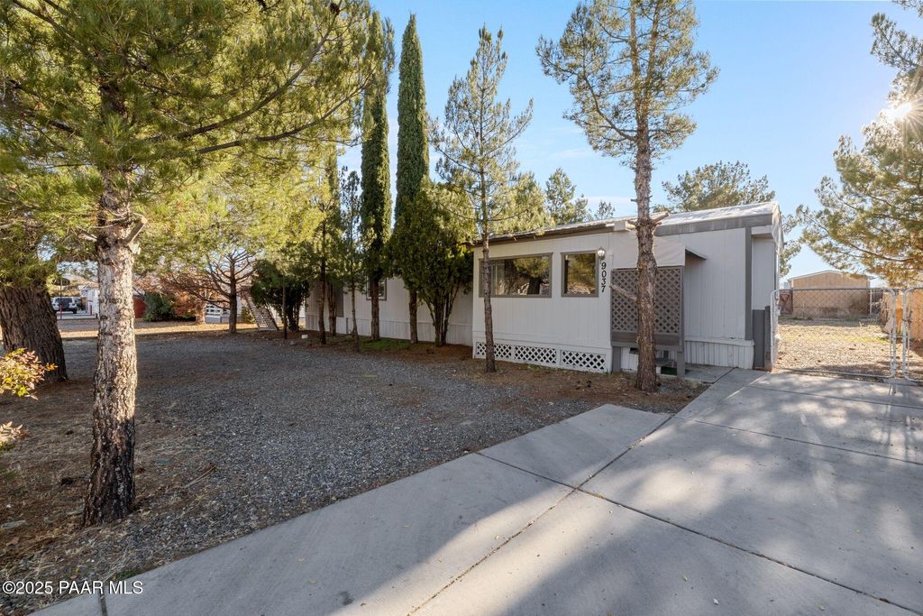 Photo of 9037 E Rancho Vista Drive, Prescott Valley, AZ 86314 (MLS # 1078166)