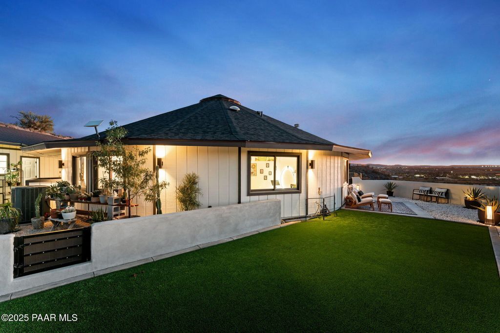 Photo of 1205 N Mustang Trail, Wickenburg, AZ 85390 (MLS # 1077739)