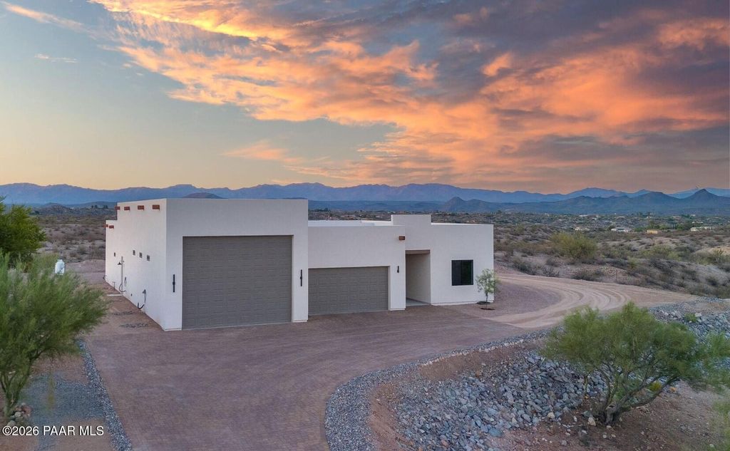 Photo of 2430 Lupine Lane, Wickenburg, AZ 85390 (MLS # 1081413)