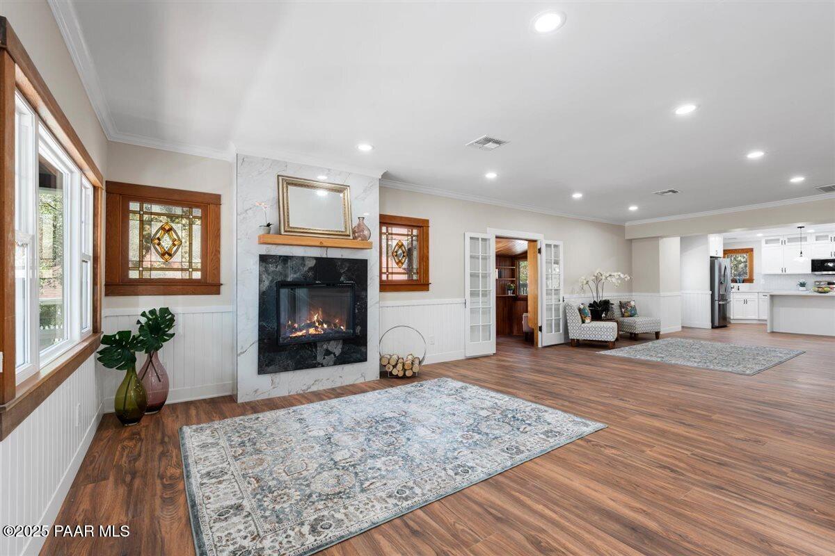 337 S Mt Vernon Avenue