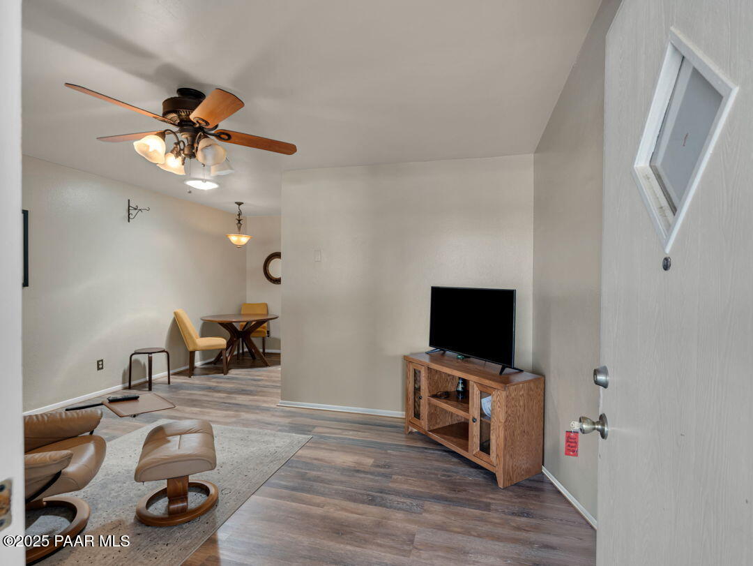 1617 W Lindley Drive