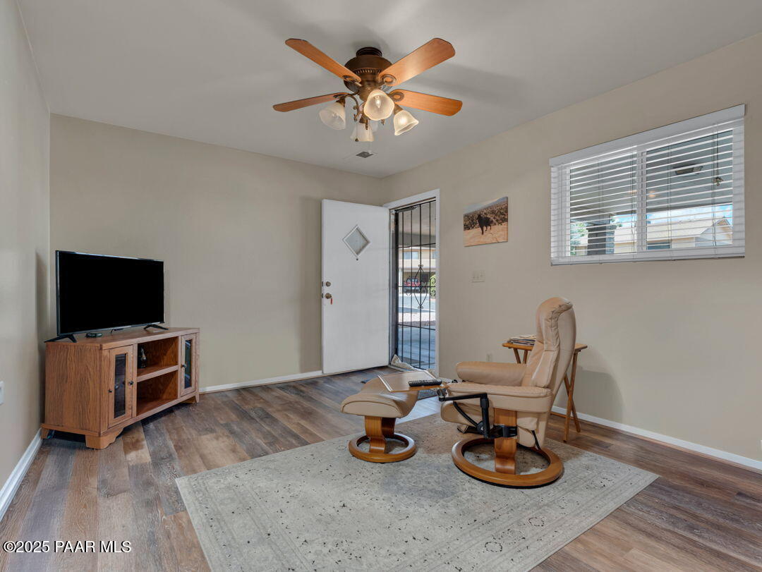 1617 W Lindley Drive