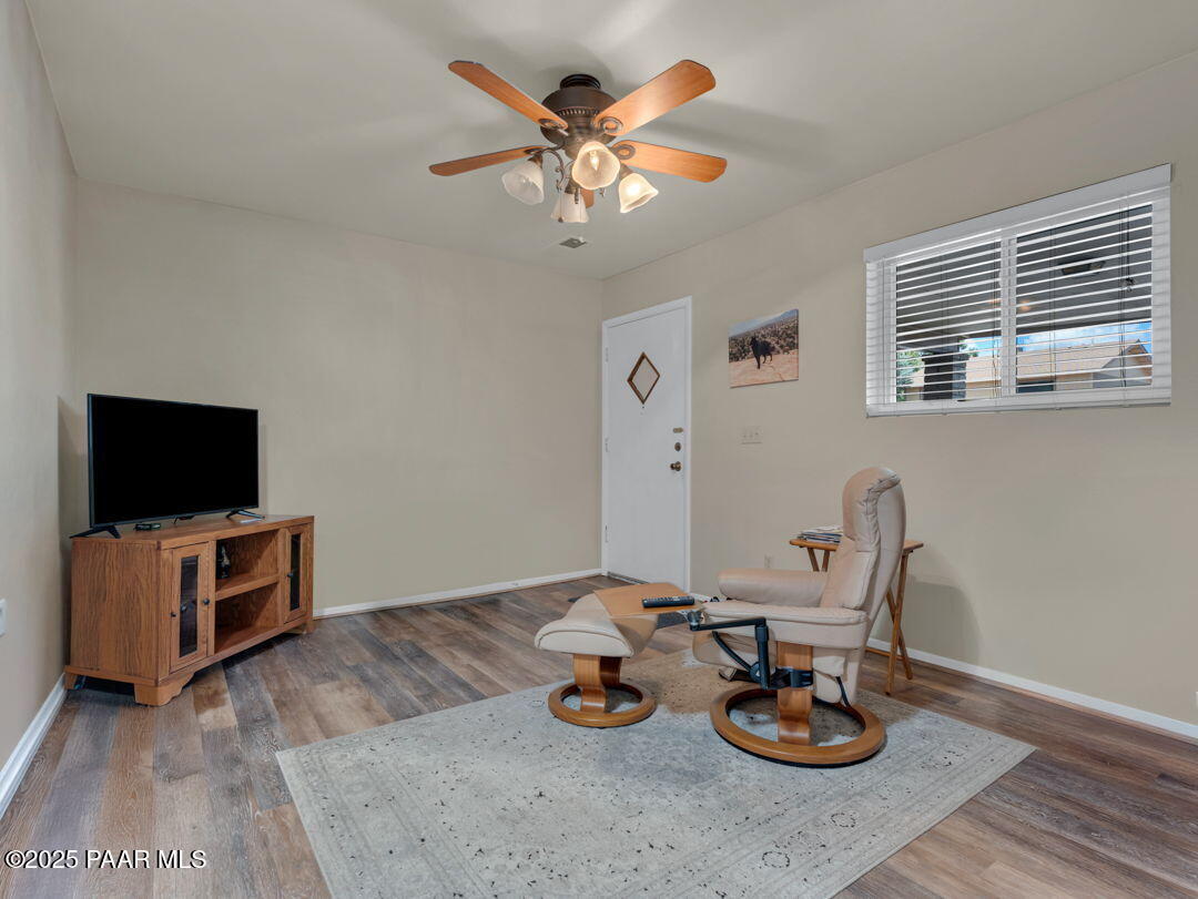 1617 W Lindley Drive