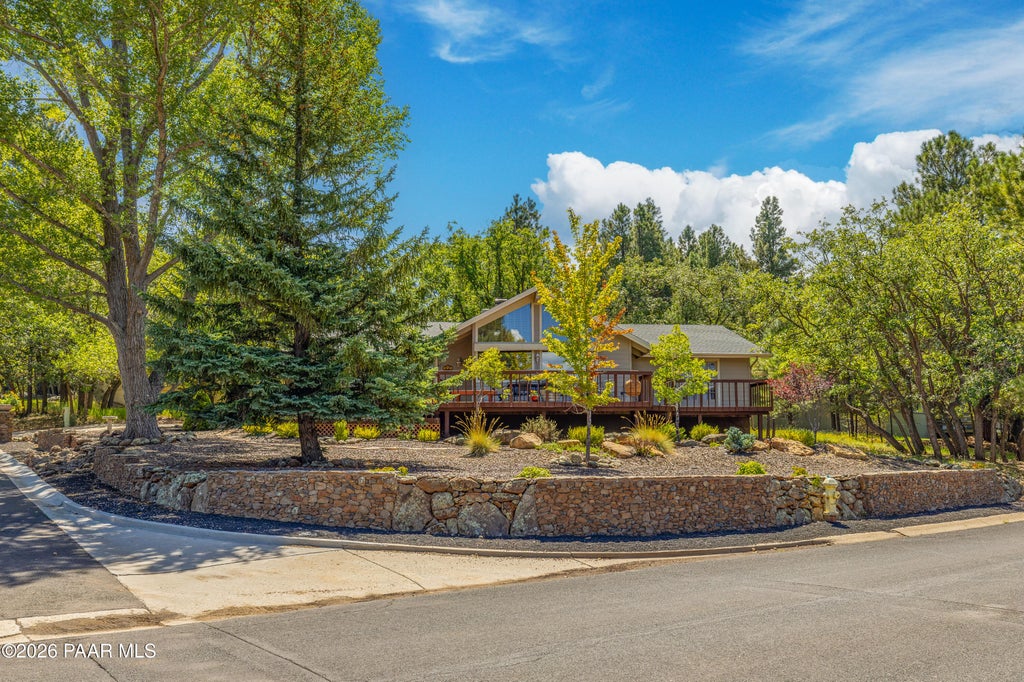 Photo of 5801 E Ridge Drive, Flagstaff, AZ 86004 (MLS # 1084742)