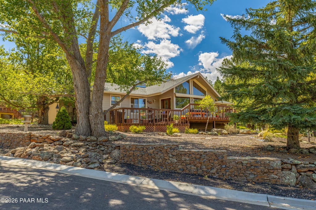 Photo of 5801 E Ridge Drive, Flagstaff, AZ 86004 (MLS # 1084742)